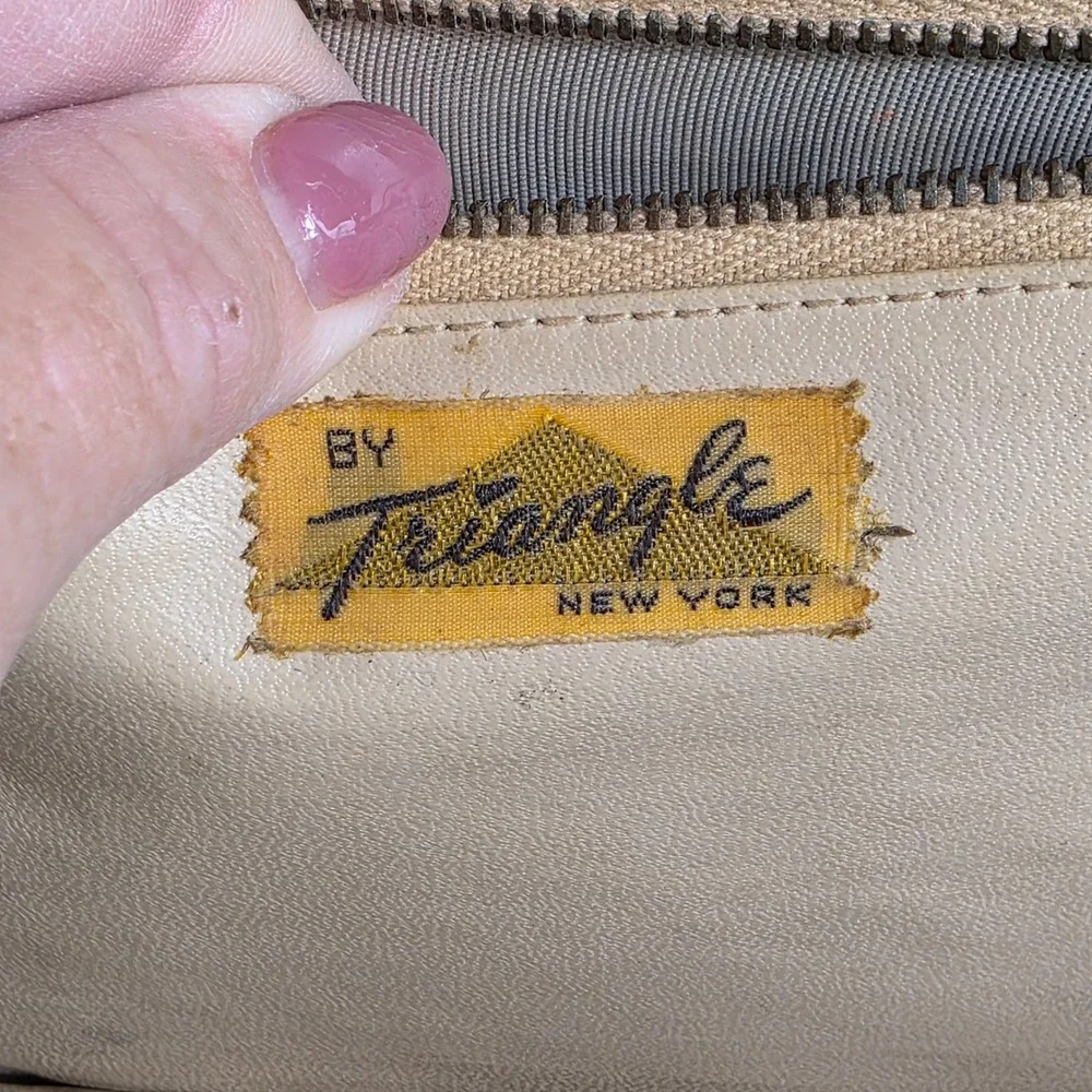 Triangle New York‎ Vintage MCM Handbag Leather Lined Cream Gold Kiss Lock